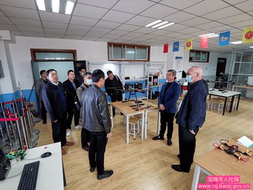 东西协作谋发展 共建人才直通车 嘉兴市人社局学习考察交流座谈会暨嘉兴市与宝鸡市劳务合作签订仪式在宝鸡技师学院举行